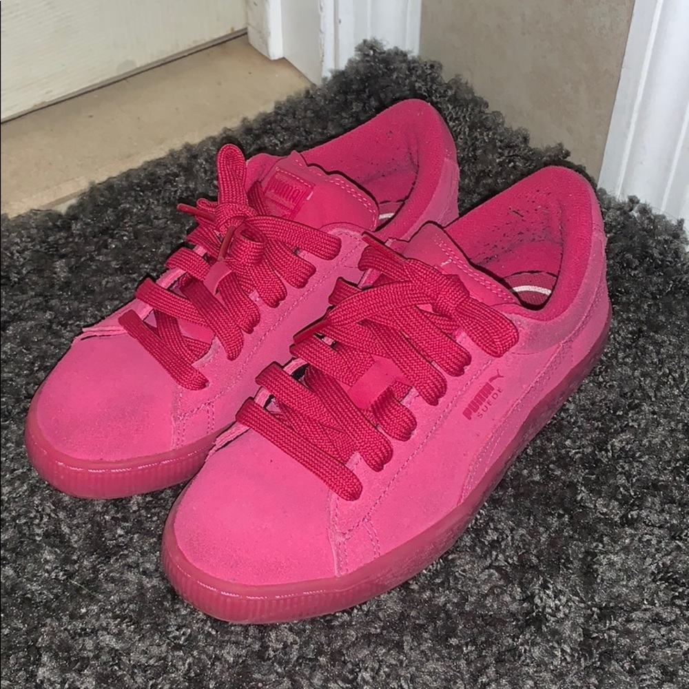 Pink pumas